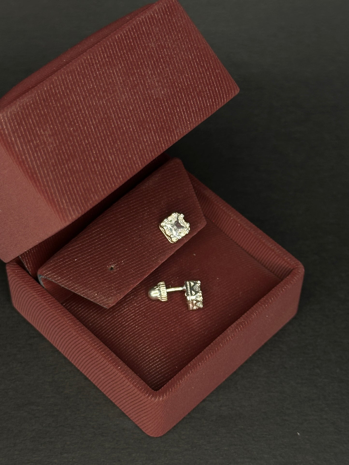 Topos Solitario Cuadrado Grande en Plata Ley 925