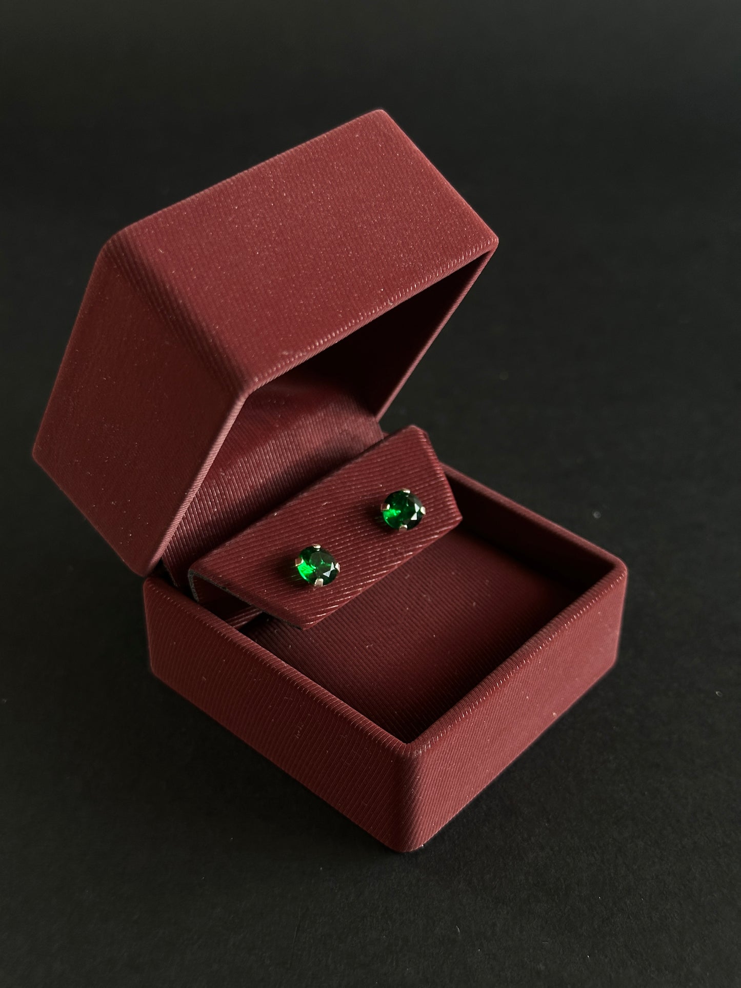 Aretes de Circón verde redondo en Plata Ley 925