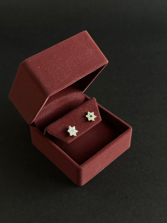 Aretes Flor con Circón Verde en Plata Ley 925