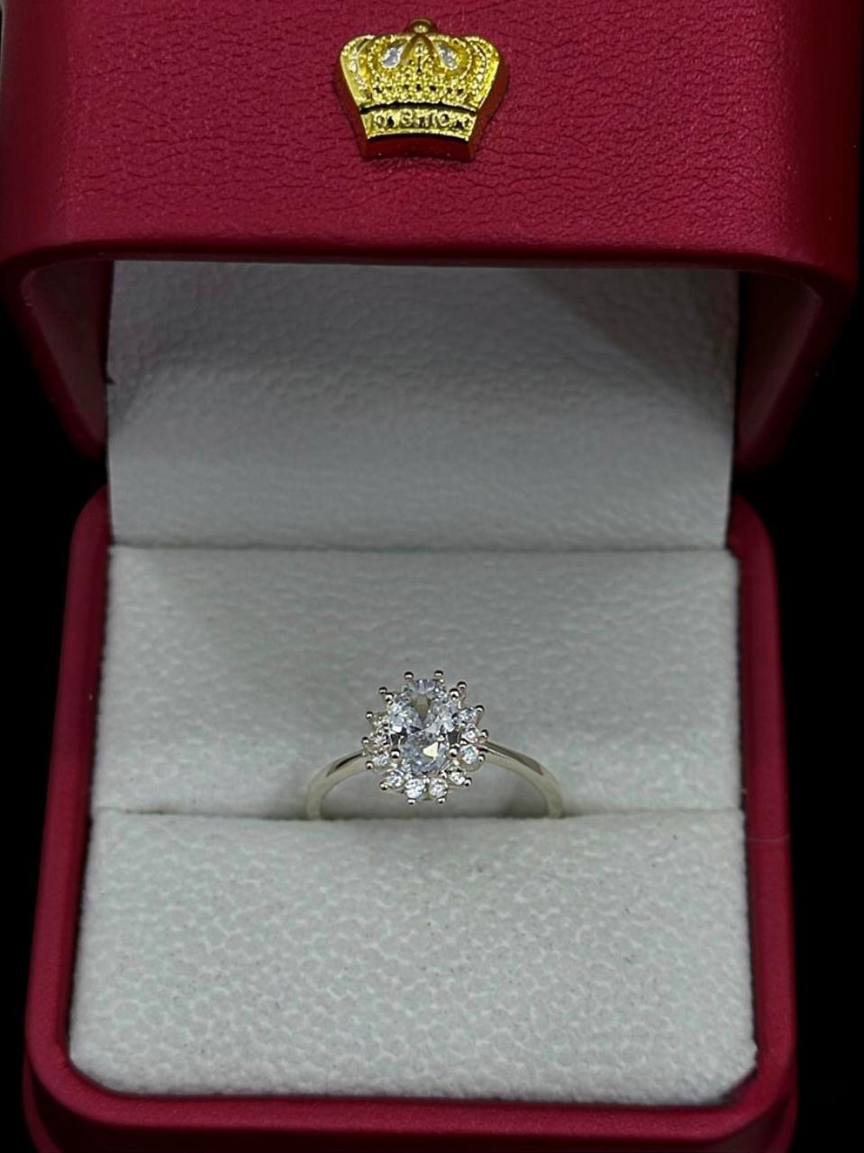 Anillo Ovalado Halo con Circones en Plata Ley 925