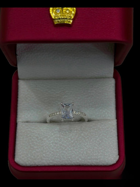 Anillo piedra ovalada en plata ley 925