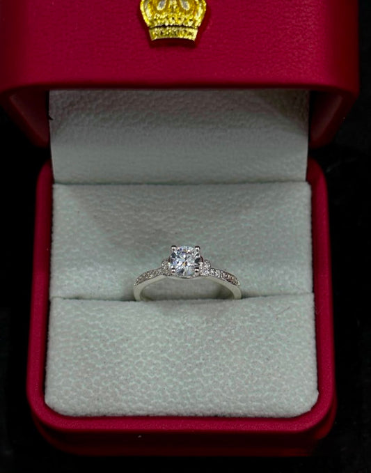 Anillo Solitario con Circones en Plata Ley 925