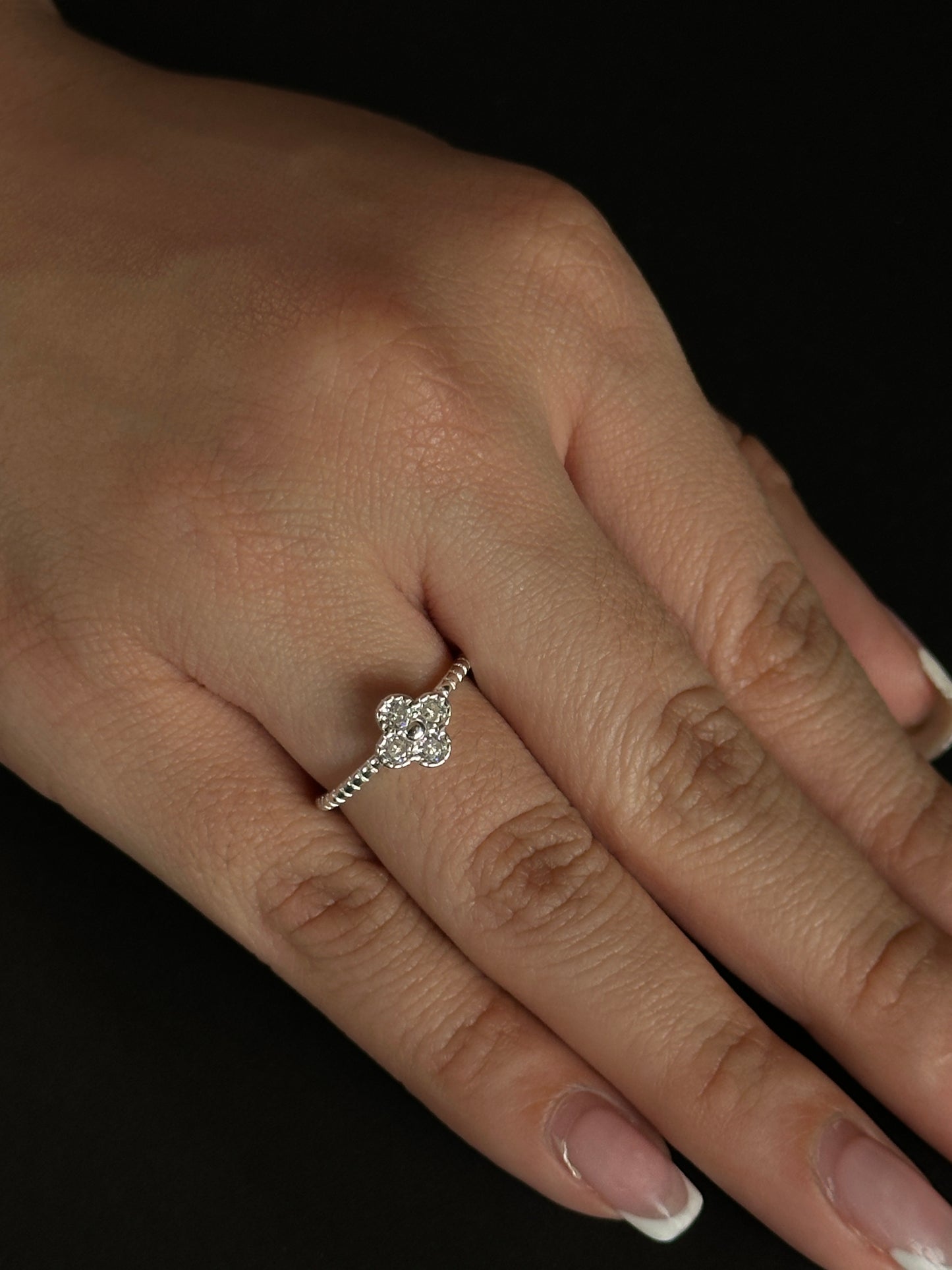 Anillo Van Cleef con Circones en Plata Ley 925