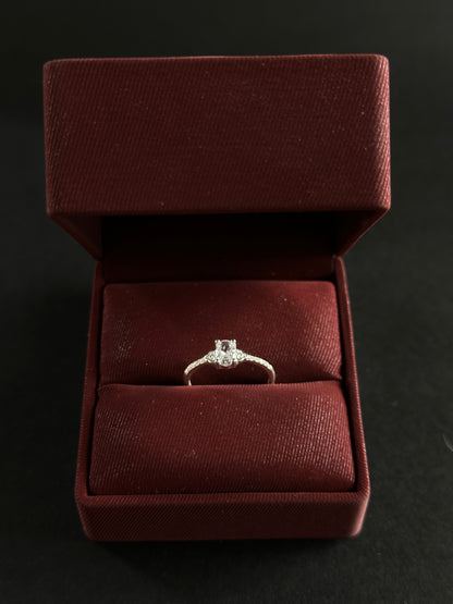 Anillo Ovalado Plateado con Circones en Plata Ley 925