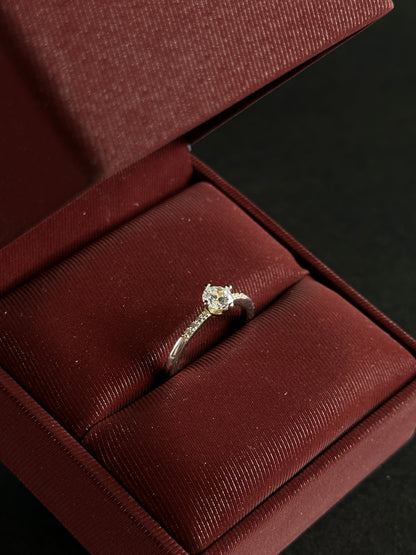 Anillo Solitario Clásico con Circones en Plata Ley 925
