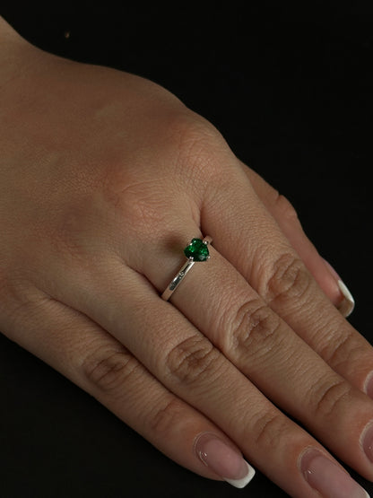 Anillo Corazón Verde con Circones en Plata Ley 925