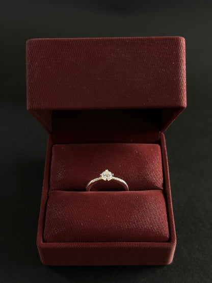 Anillo Solitario Clásico con Circones en Plata Ley 925
