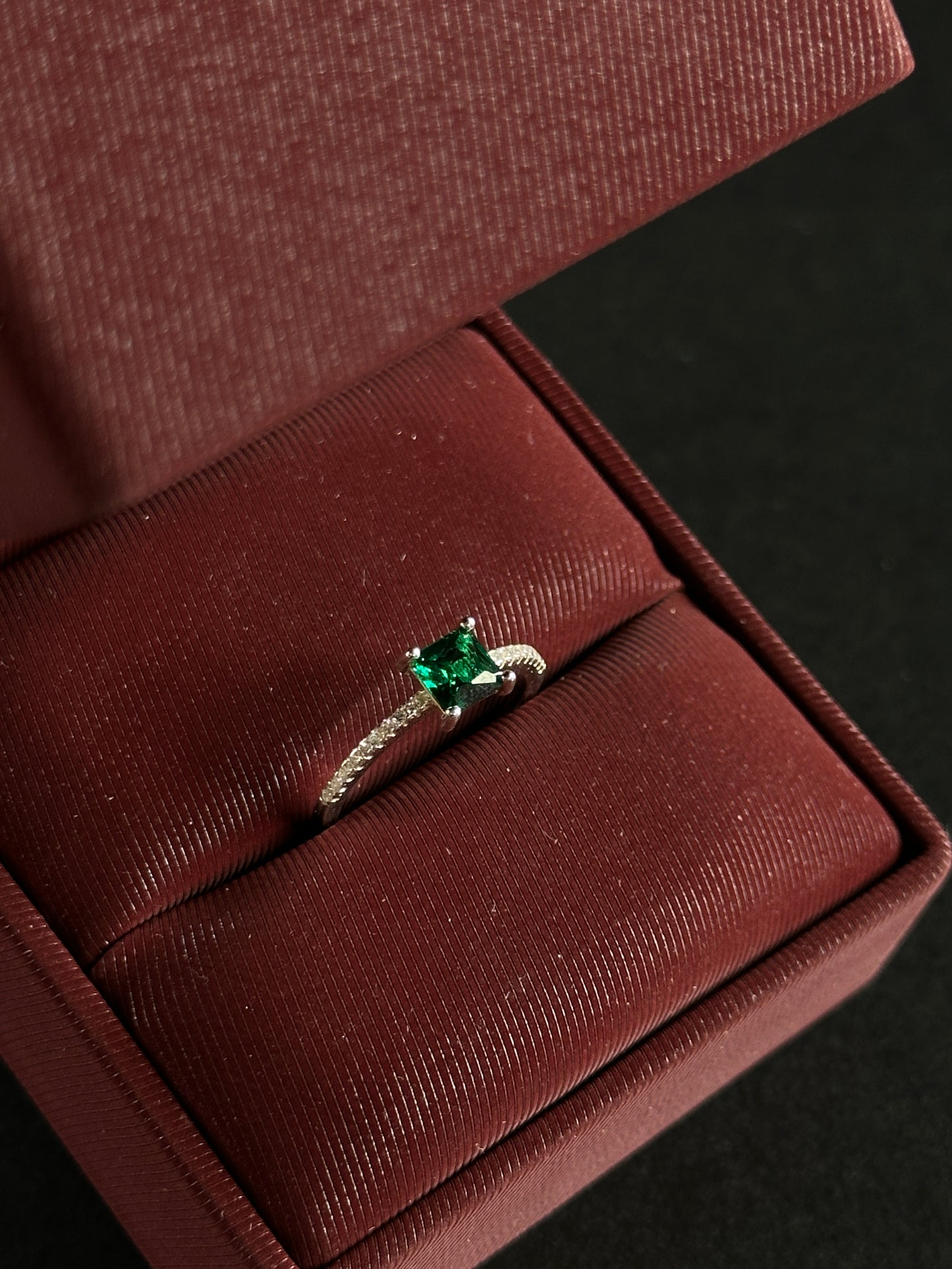 Anillo Verde Royal en Plata Ley 925