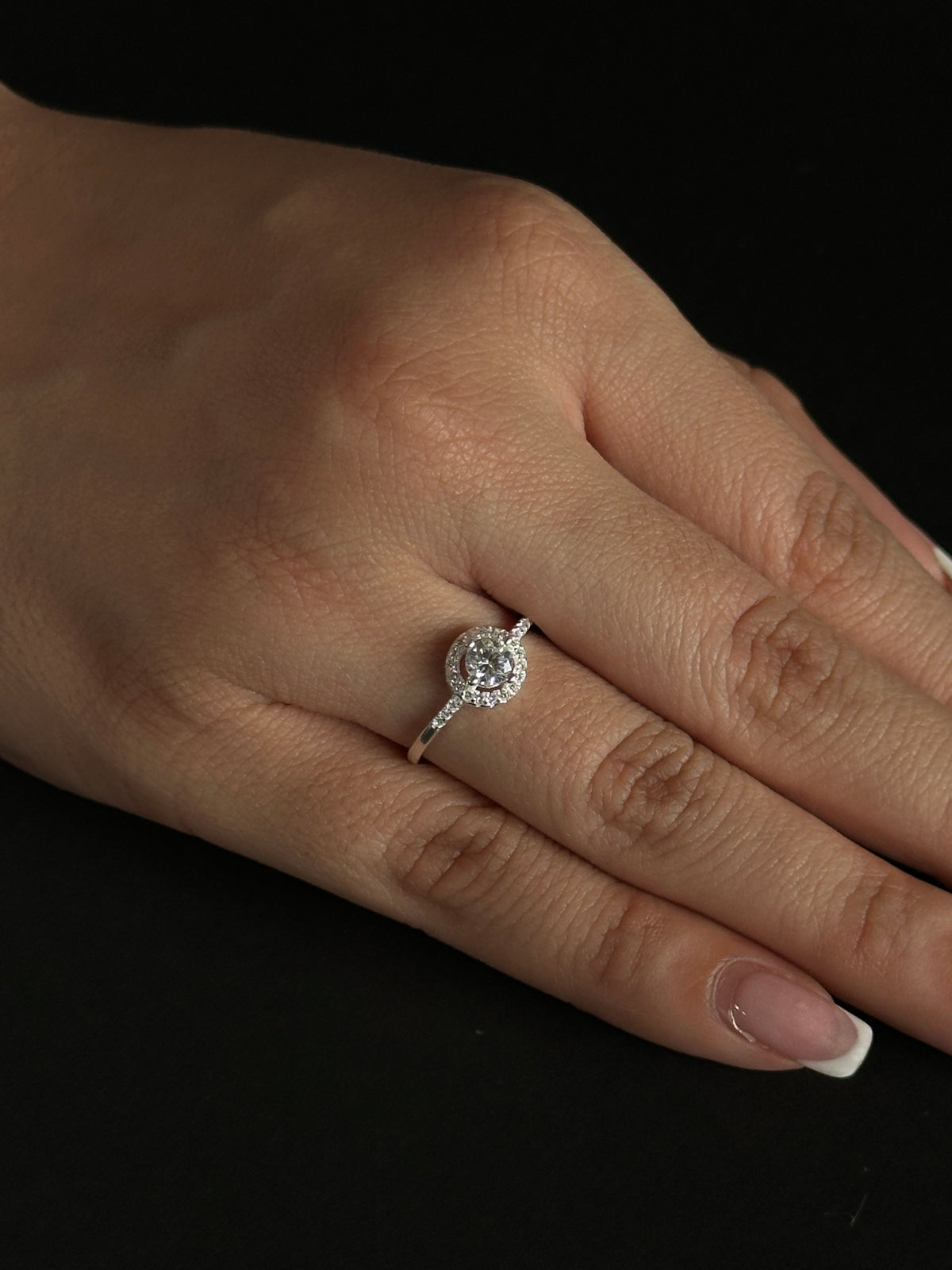 Anillo Halo de Circones en Plata Ley 925