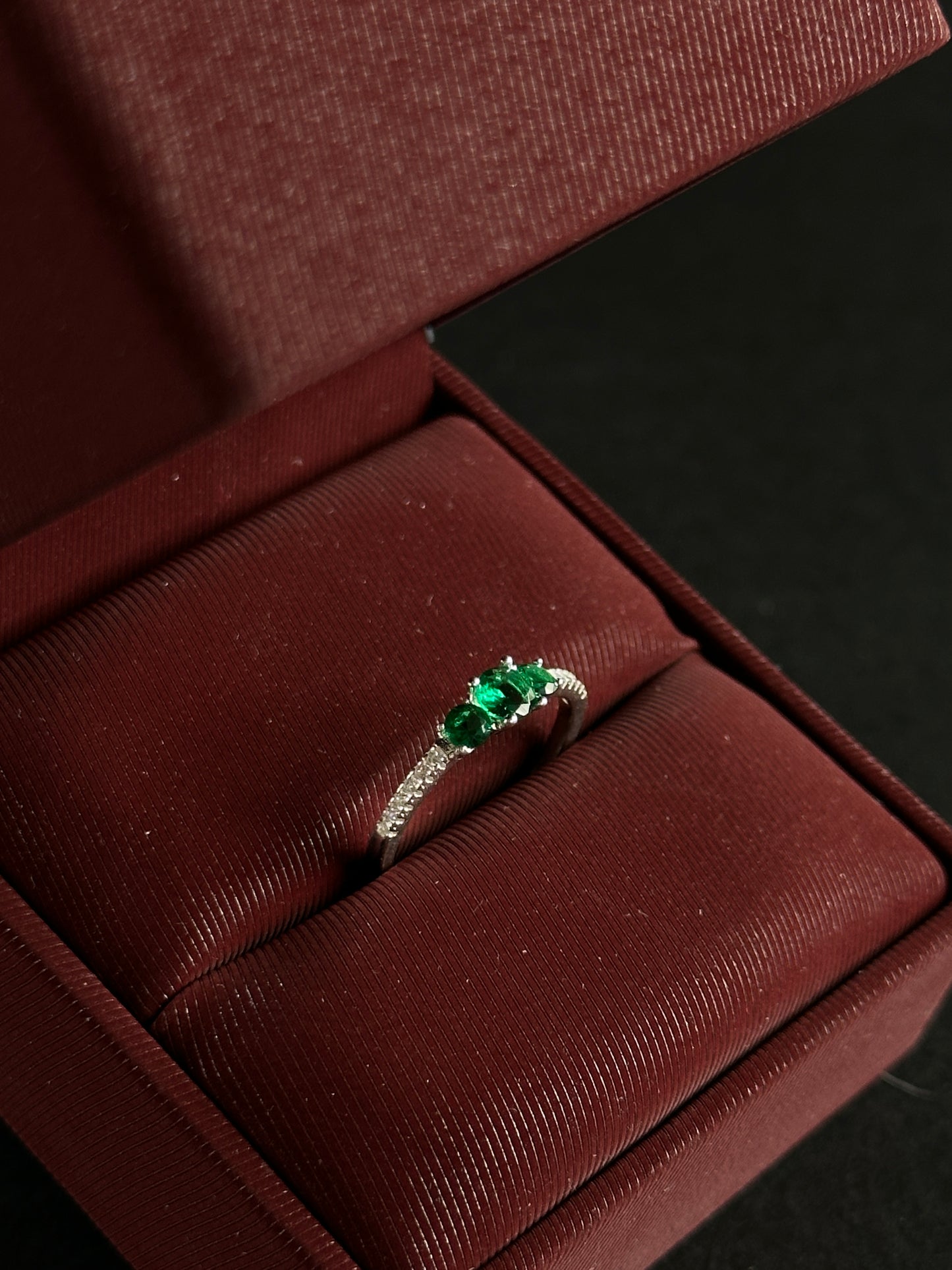 Anillo Trilogía Verde en Plata Ley 925