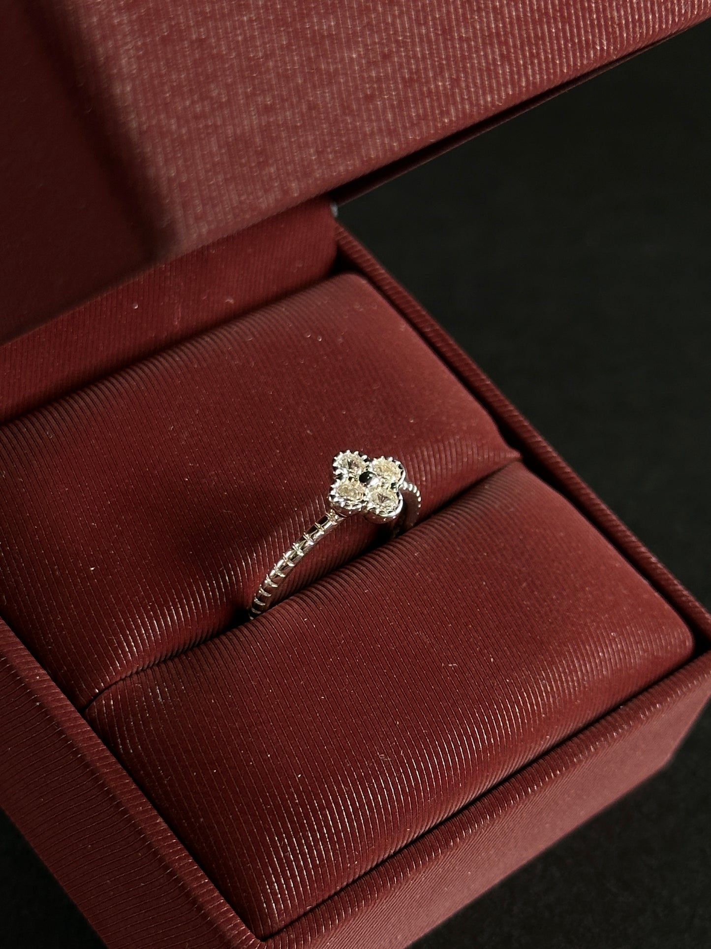 Anillo Van Cleef con Circones en Plata Ley 925