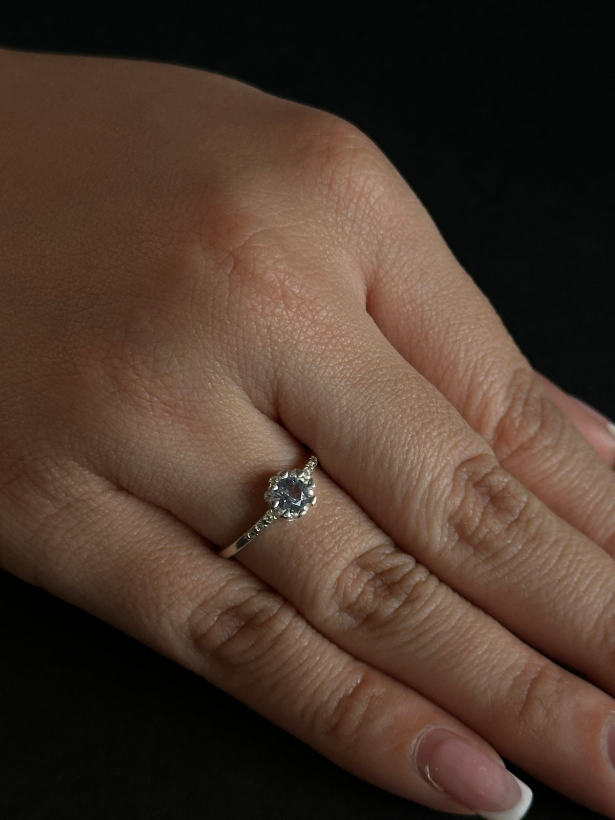 Anillo Azul Cielo con Circones en Plata Ley 925