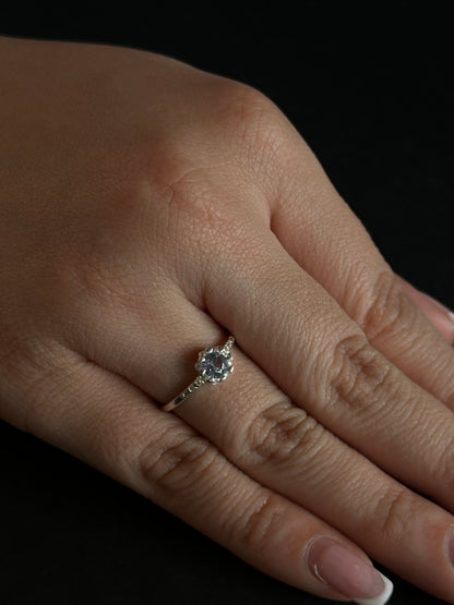 Anillo Azul Cielo con Circones en Plata Ley 925