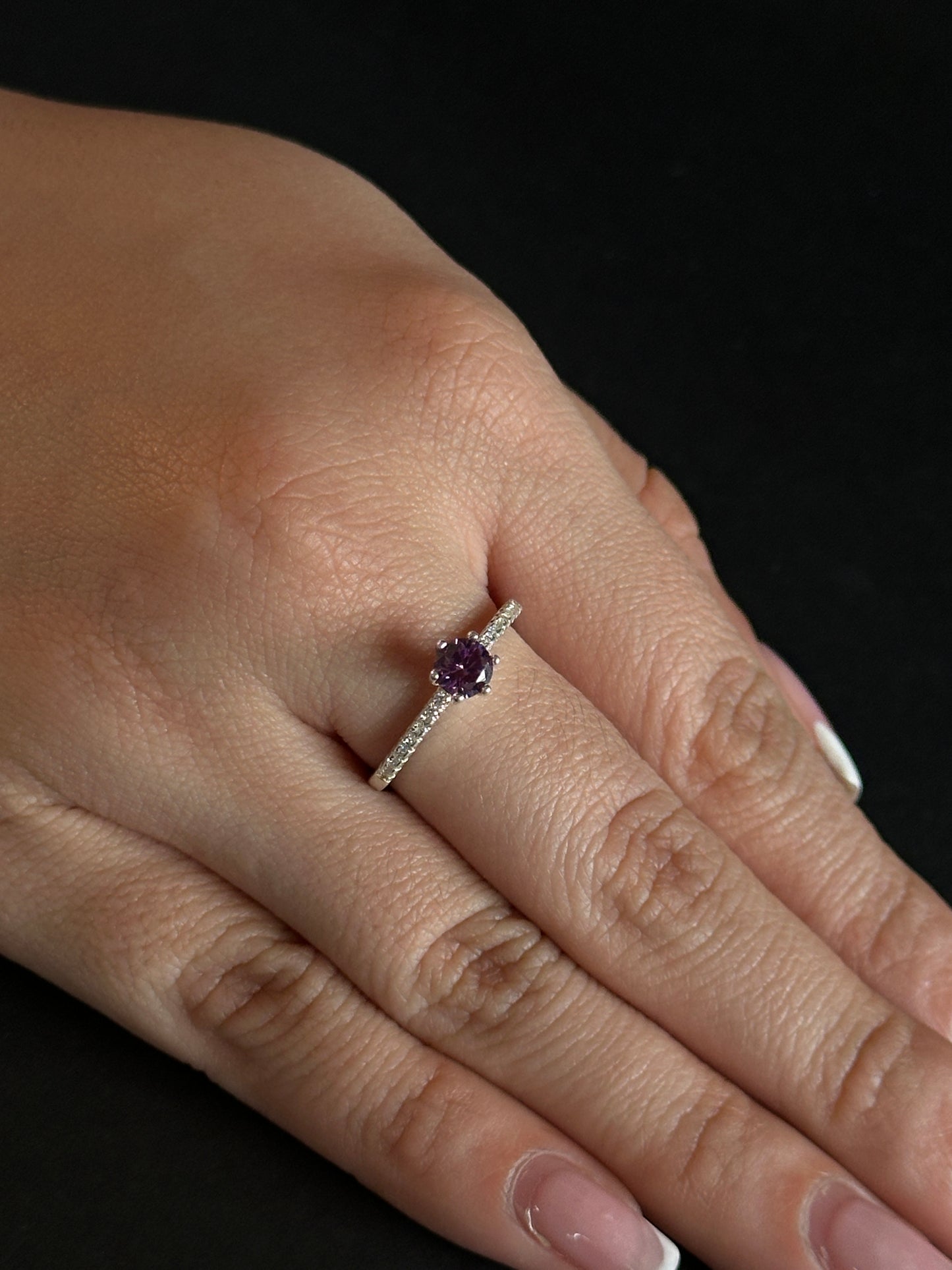 Anillo Morado con Circones en Plata Ley 925
