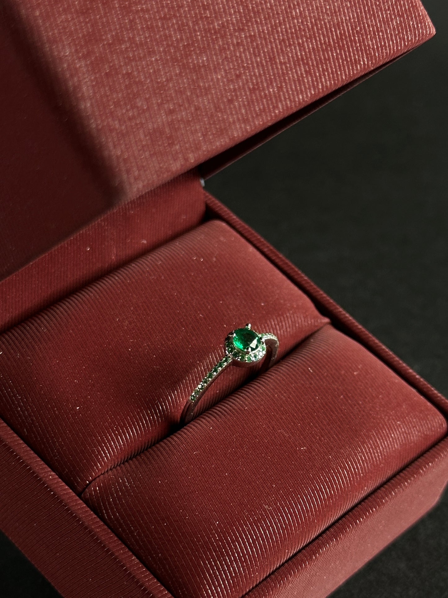 Anillo Verde Halo con Circones en Plata Ley 925