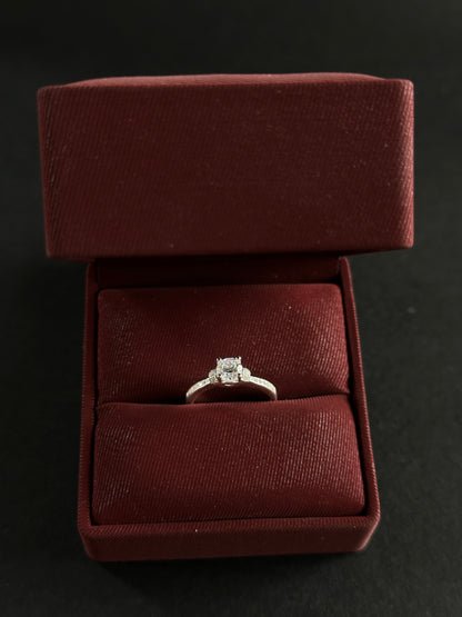 Anillo Solitario con Circones en Plata Ley 925