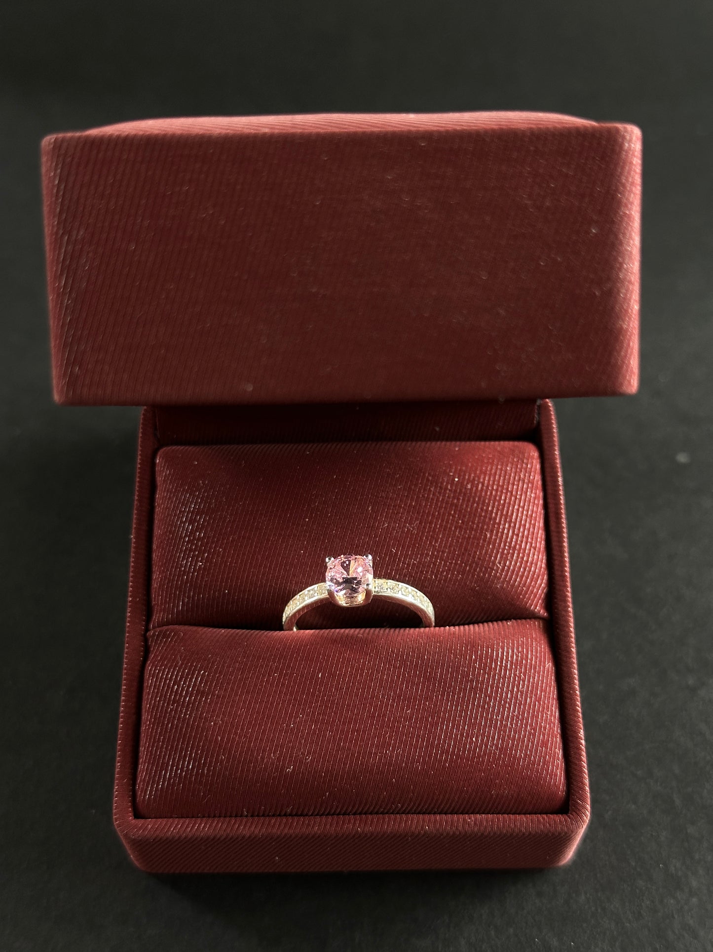 Anillo Solitario Redondo con Circones en Plata Ley 925