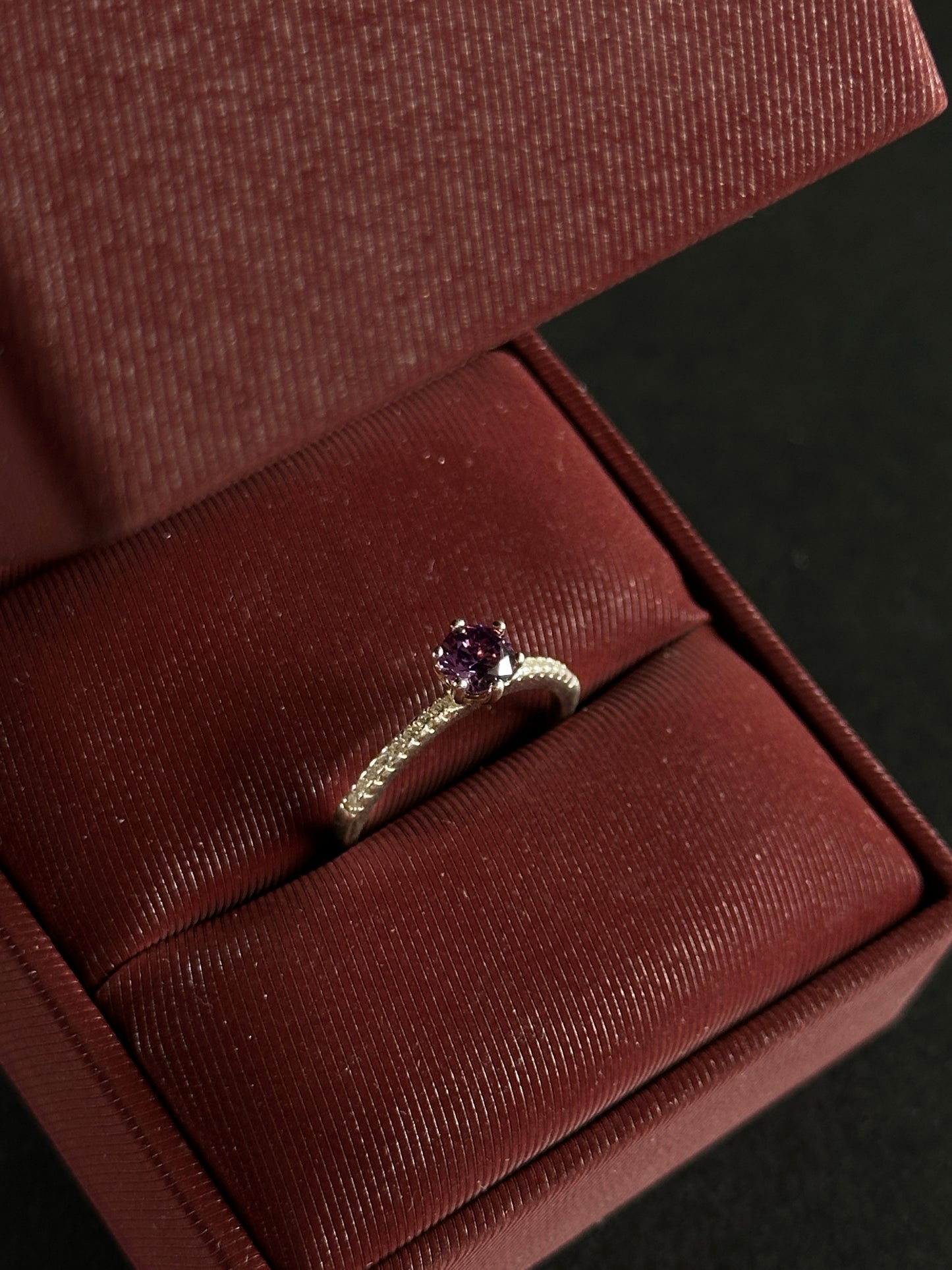 Anillo Morado con Circones en Plata Ley 925