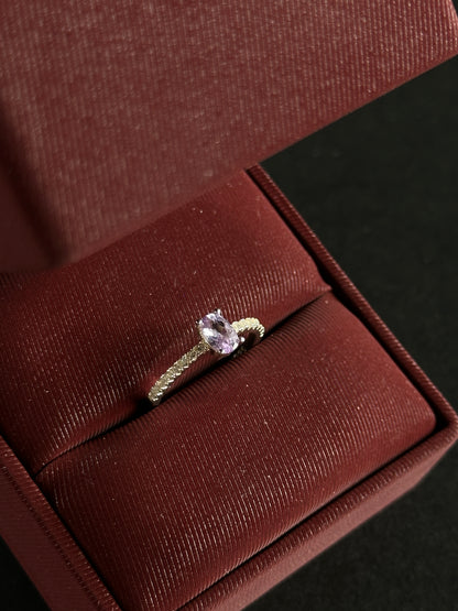Anillo Lila Ovalado con Circones en Plata Ley 925
