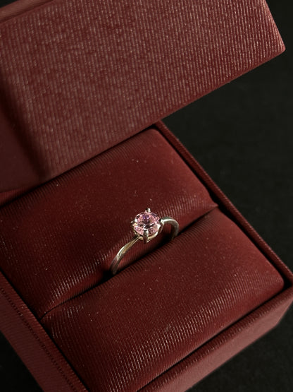 Anillo Circón Rosado Central en Plata Ley 925