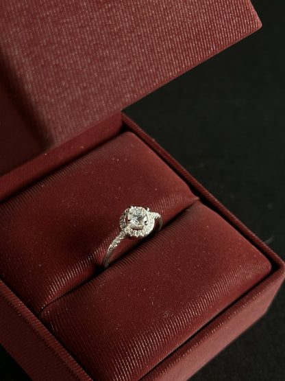 Anillo Halo de Circones en Plata Ley 925