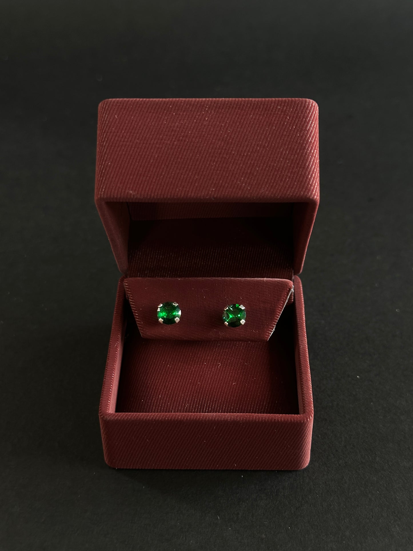 Aretes de Circón verde redondo en Plata Ley 925