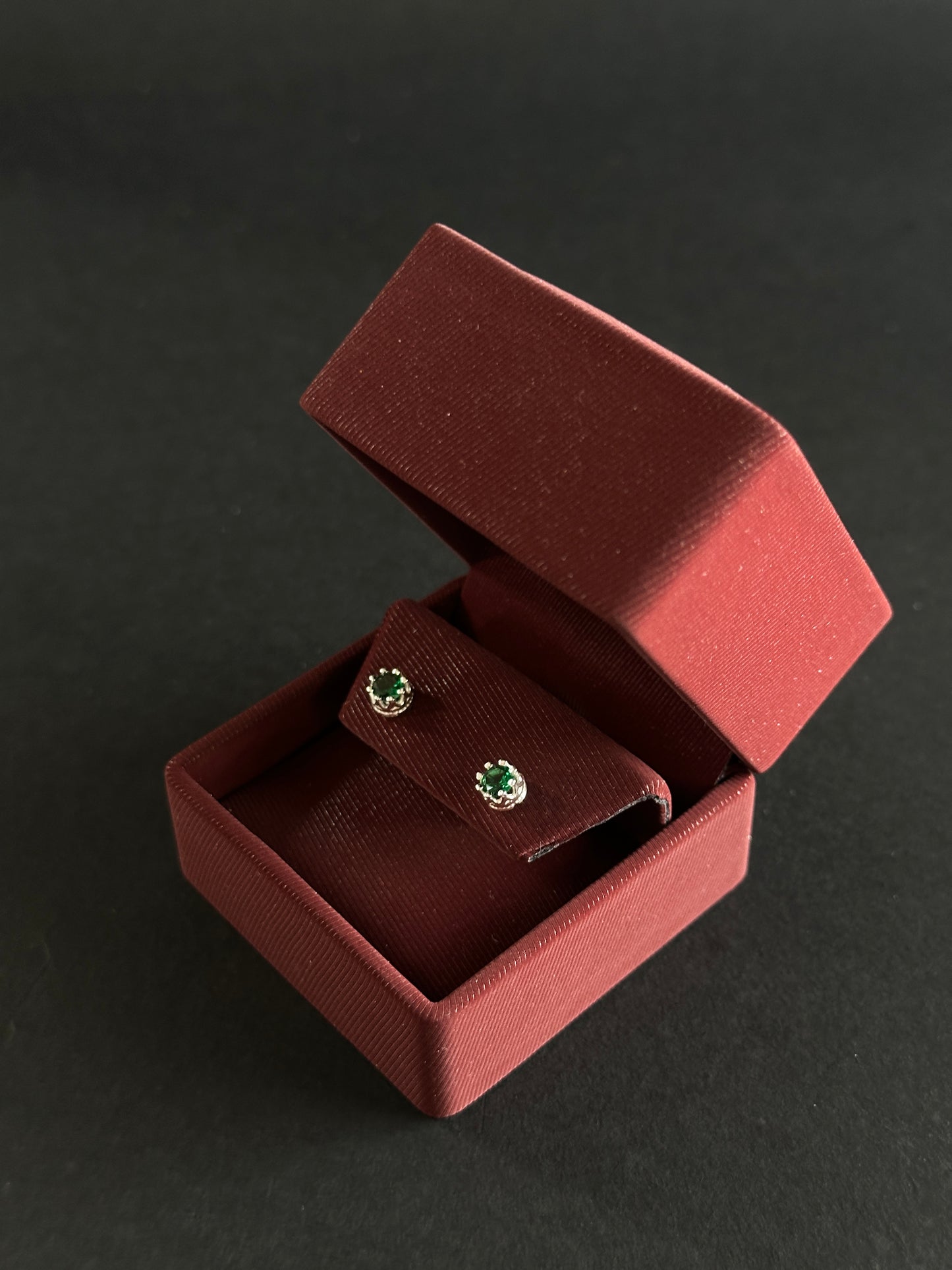 Aretes de Circón Verde Redondo en Plata Ley 925