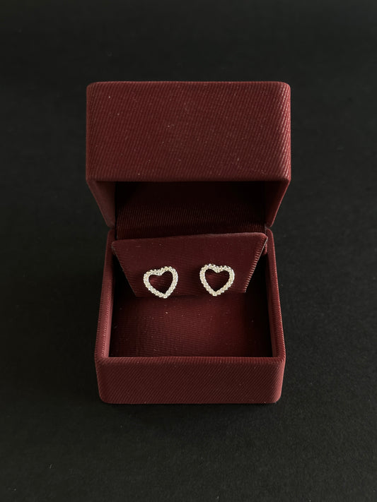 Aretes Corazón Silueta con Circones en Plata Ley 925