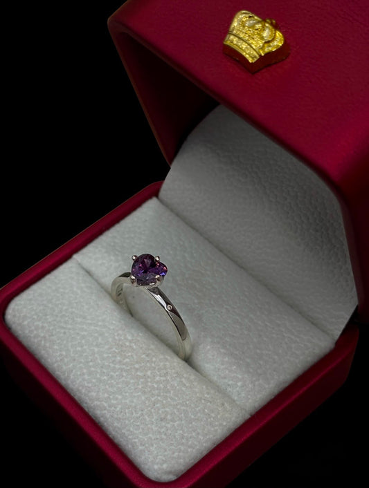 Anillo Corazón Morado con Circones en Plata Ley 925
