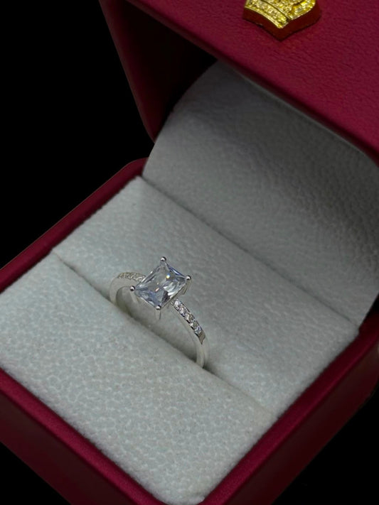 Anillo piedra ovalada en plata ley 925