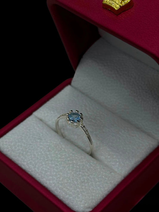 Anillo Azul Cielo con Circones en Plata Ley 925