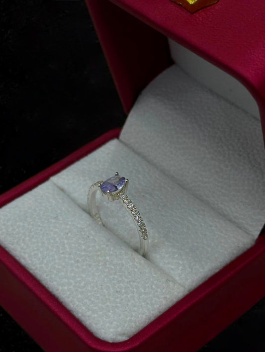 Anillo Lila Ovalado con Circones en Plata Ley 925