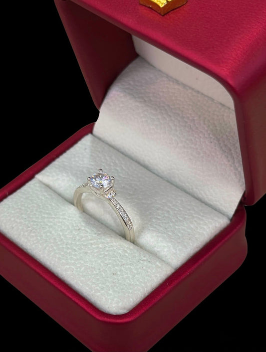 Anillo Solitario con Circones en Plata Ley 925