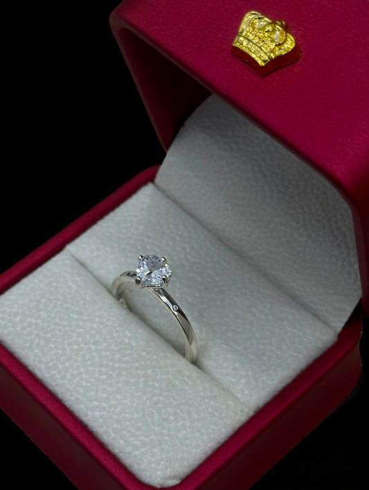 Anillo Corazón Plateado con Circones en Plata Ley 925