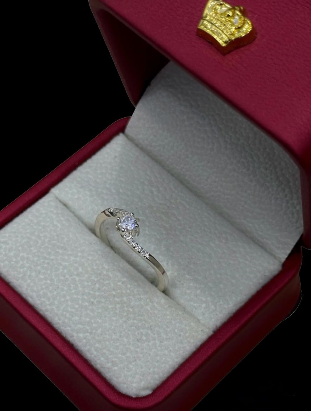 Anillo Solitario Curvo con Circones en Plata Ley 925