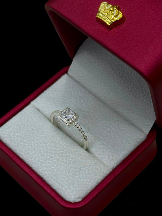Anillo Cuadrado Halo con Circones en Plata Ley 925
