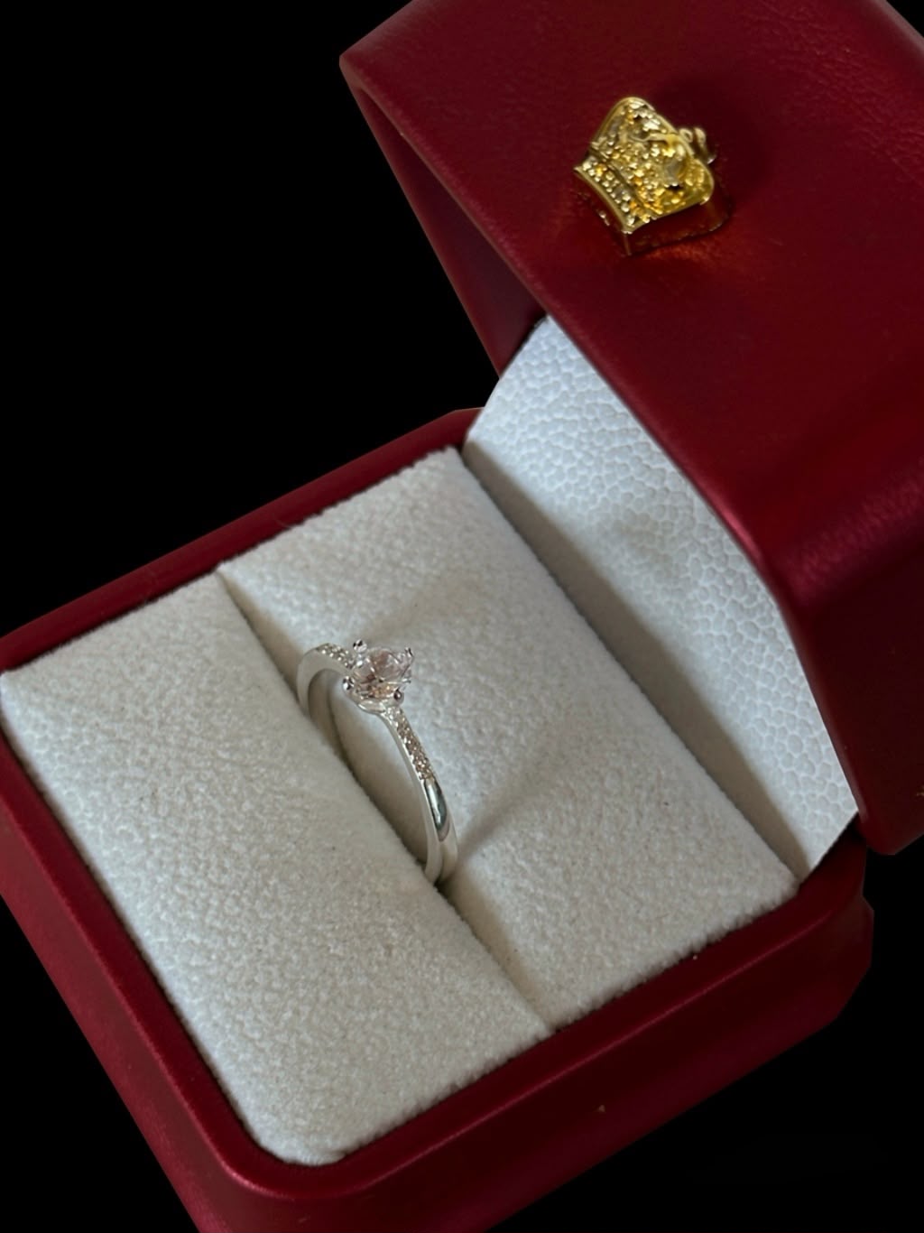 Anillo Solitario Clásico con Circones en Plata Ley 925