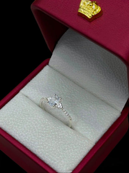 Anillo Ovalado Plateado con Circones en Plata Ley 925