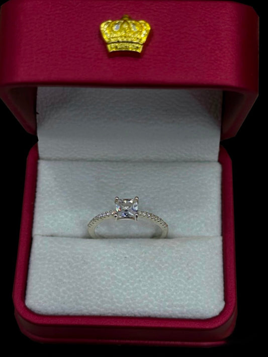 Anillo de Circón Cuadrado con Circones en Plata Ley 925
