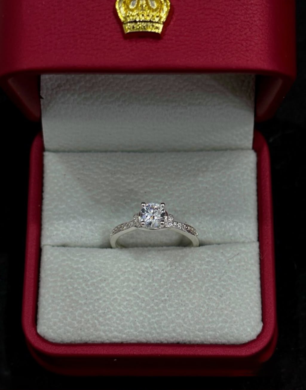 Anillo Solitario con Circones en Plata Ley 925