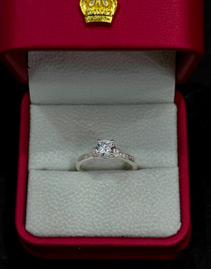 Anillo Solitario con Circones en Plata Ley 925