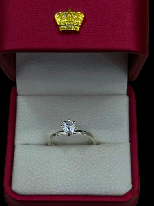 Anillo Corazón Plateado con Circones en Plata Ley 925