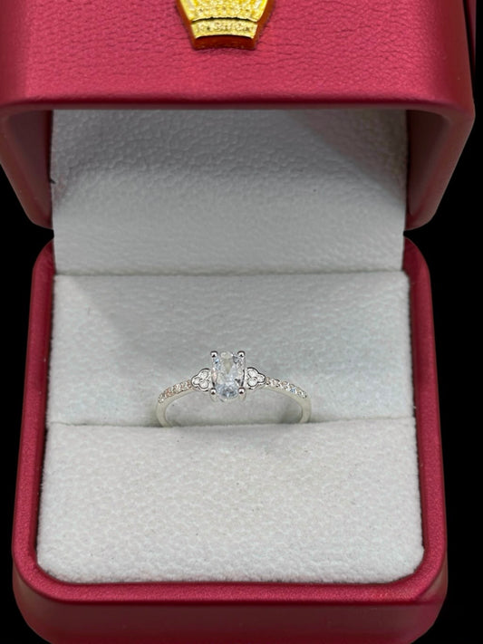 Anillo Ovalado Plateado con Circones en Plata Ley 925